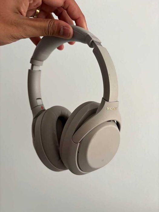 Беспроводные наушники Sony WH-1000XM4 новые