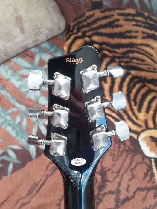 Продам гитару STAGG
