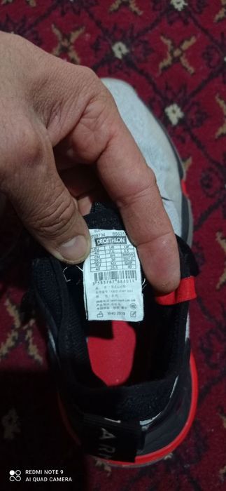 Продам кроссовки б/у 40 41