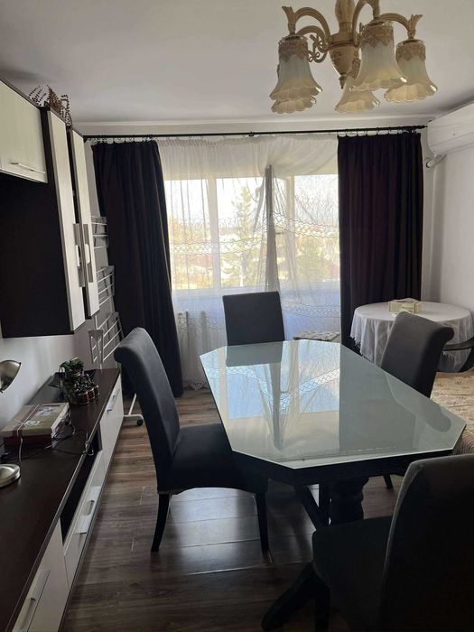 Apartament 3 camere - Piata Mare