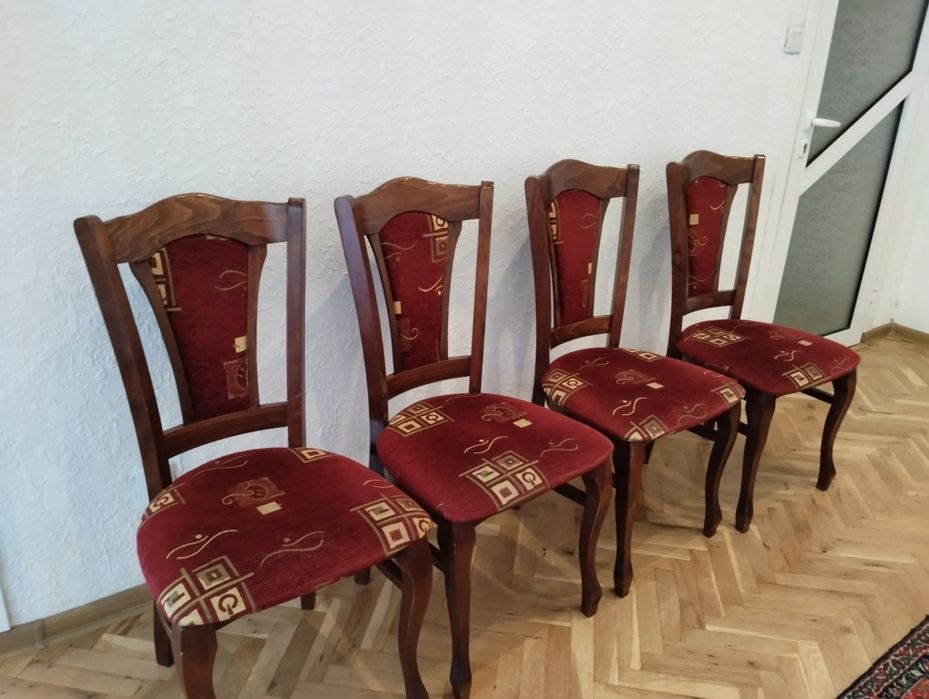 Трапезни столове