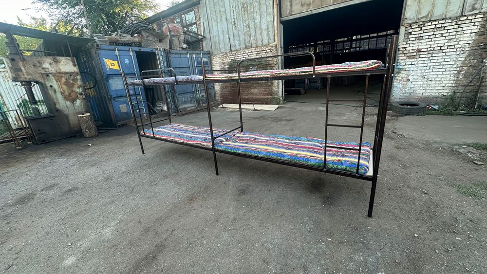 Двухъярусная кровать