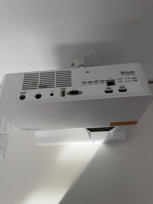 Proiector laser Optoma GT3500HDR Ultra Short Throw + suport Kauber UP-12, sub 200 ore