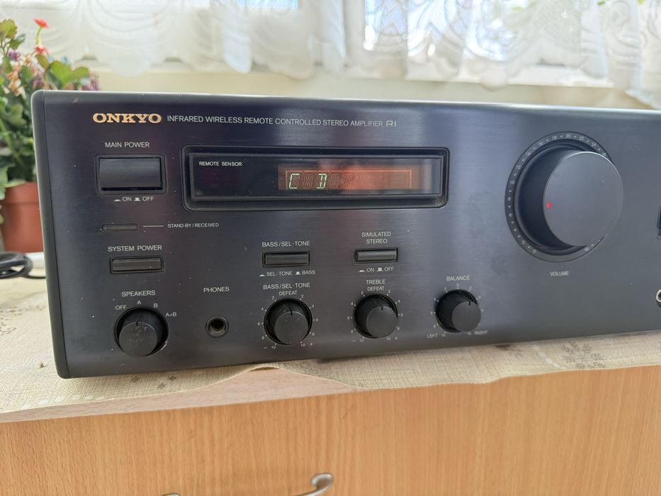 Onkyo A-RV401 Мощен и качествен стерео усилвател