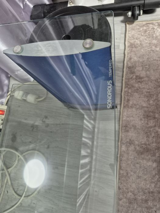 Маса със стойка за телевизор