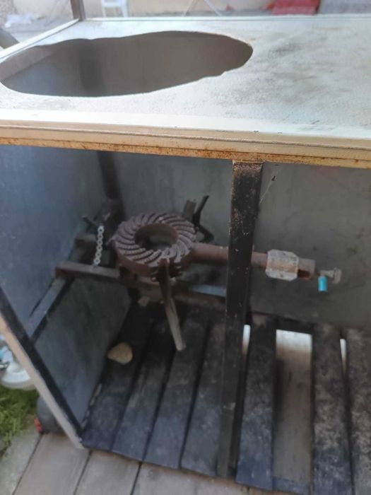 Toneta stand, taraba, masa de fiert porumb pe gaz cu acoperis