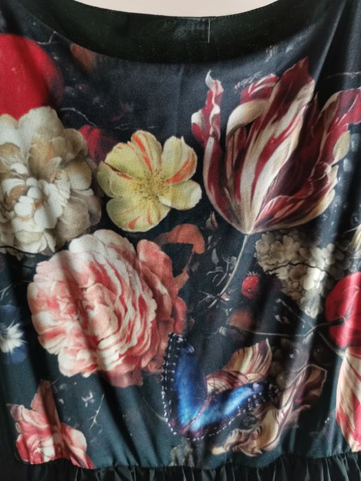 Рокля с волани на Pause