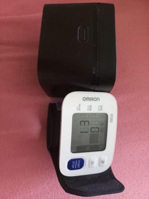 Omron RS4 апарат за кръвно налягане