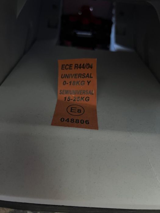 Продам новую автокреслу