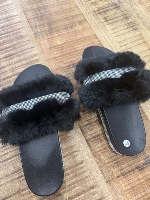 Papuci cu puf de dama