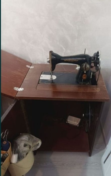 Швейная машинка ножная