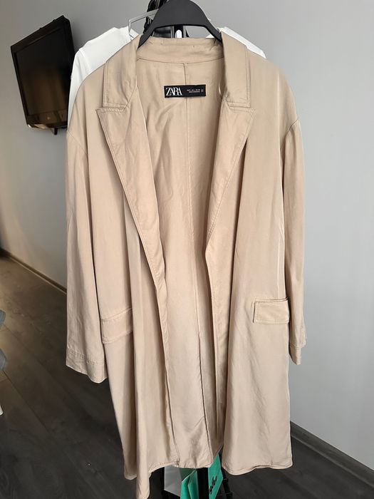 Запазен Шлифер на Зара