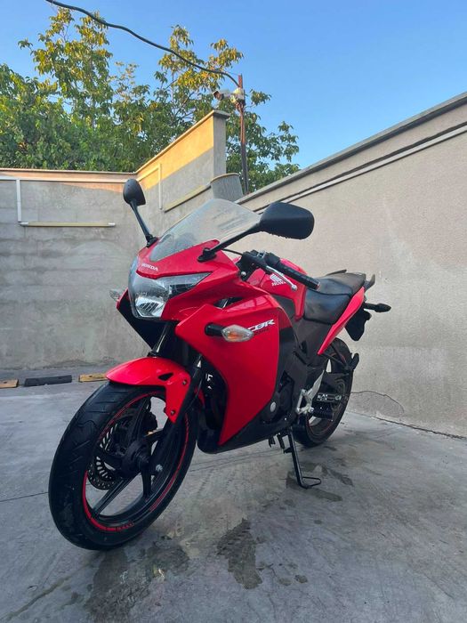 Honda CBR 125R 2014 / 14000 km / Rosu
