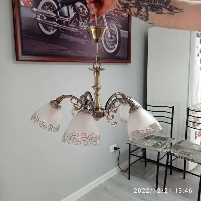 Продам люстру новая