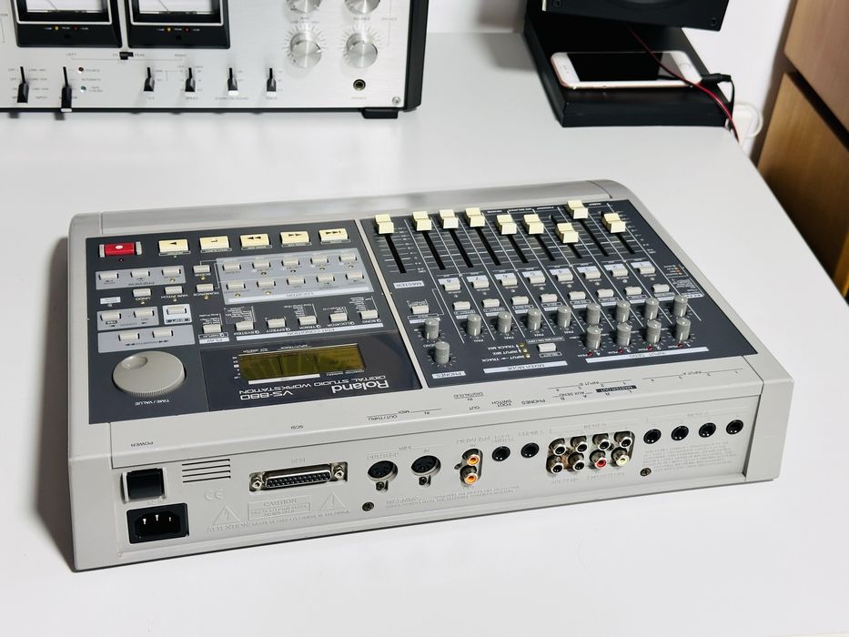 Mixer ROLAND VS-880,procesor de efecte,editor digital,mufe RCA,SCSI