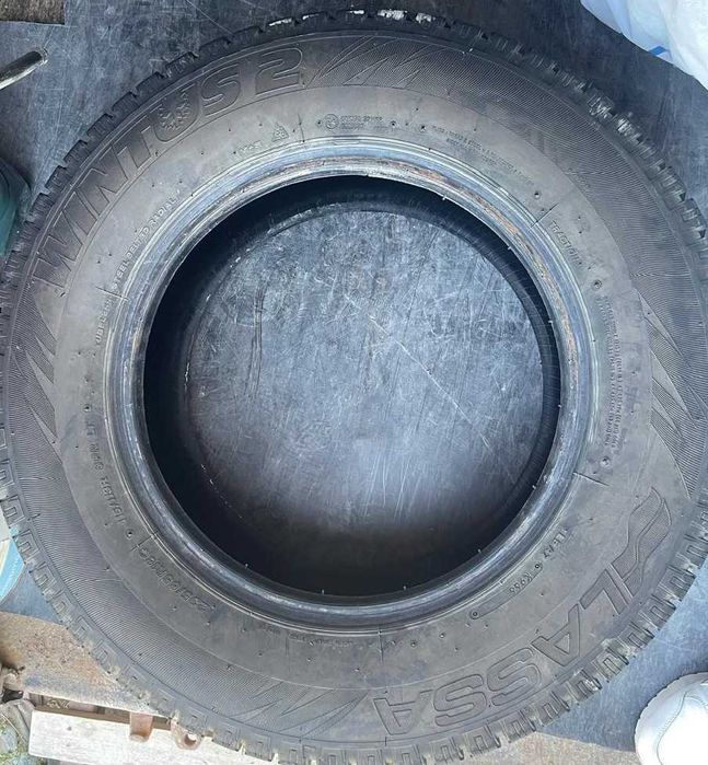 Продам автошины зимние 235/65/R16
