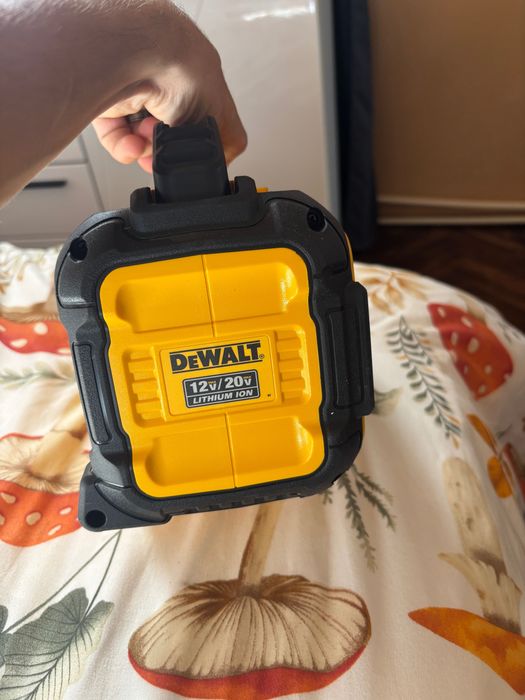 Boxă DeWalt nou nouță