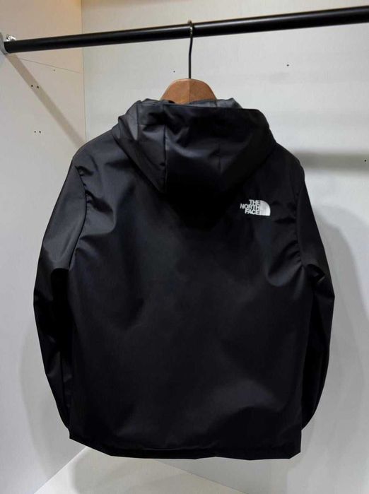 Geaca noua cu eticheta North Face