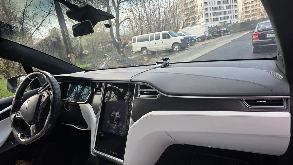 Tesla  Model X 100D prețul este in euro