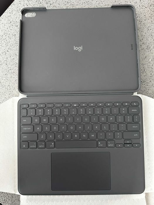 Клавиатура с тракпад за iPad Pro 13” - Logitech Combo Touch 12.9