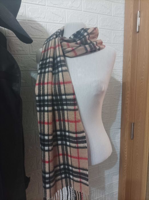 Оригинални шалове Chanel, Loro Piana, Burberry