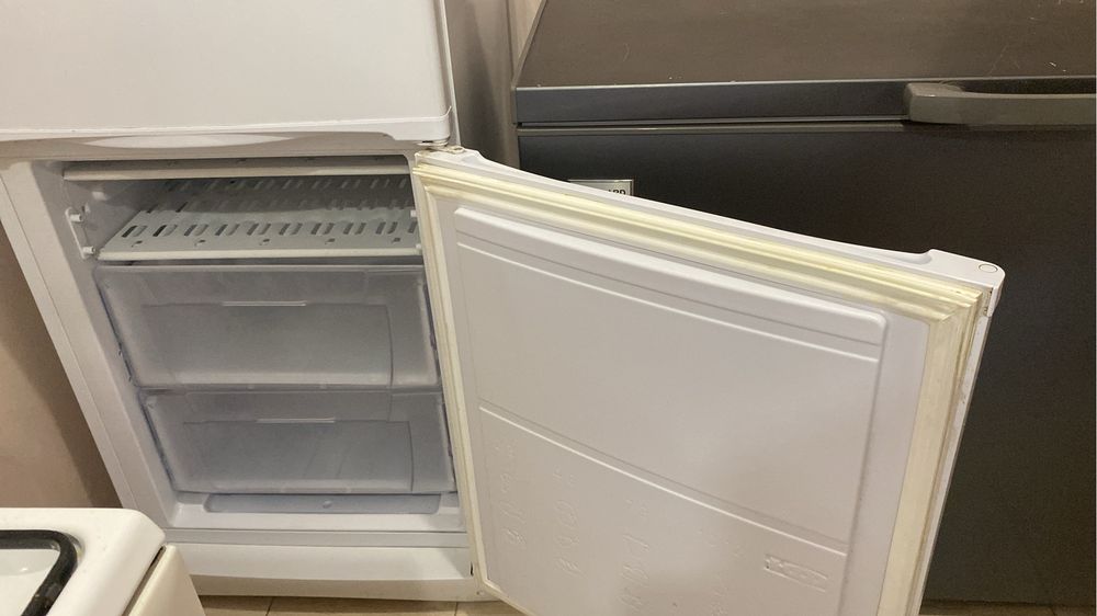 Холодильник Indesit
