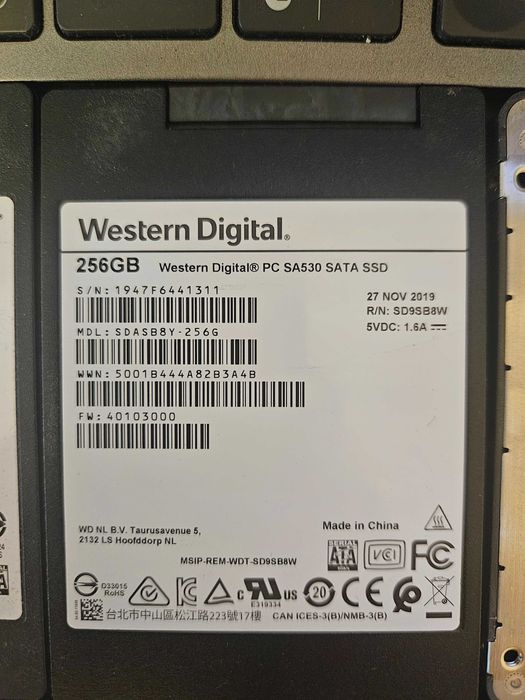 SSD -uri 256 diverse marci WD Apacer Sandisk folosite putin
