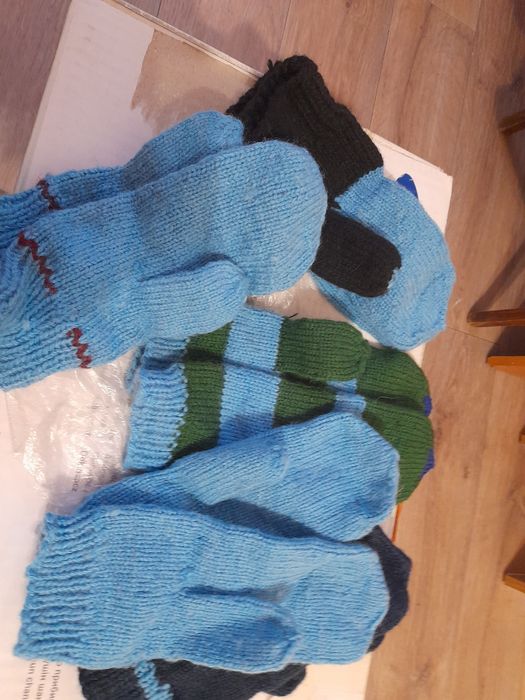 Продаю вязанные варежки разные