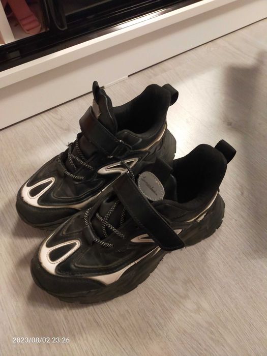 Кроссовки размер 33-34