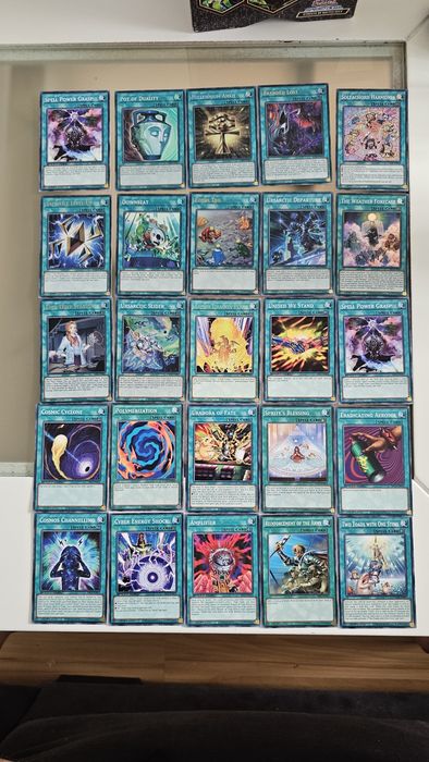 Продавам оригинални Yugioh карти