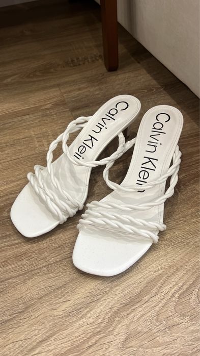 Новые шлепанцы Calvin Klein