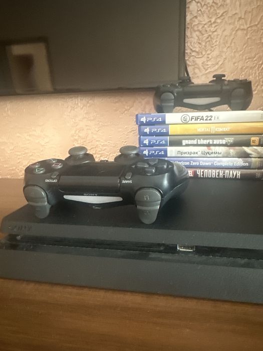 PlayStation 4 Slim 1 торг есть
