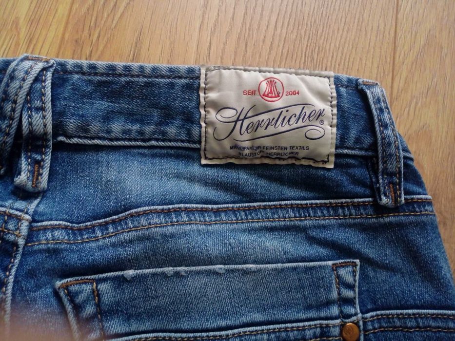 2 чифта дамски дънки + колан ест. кожа