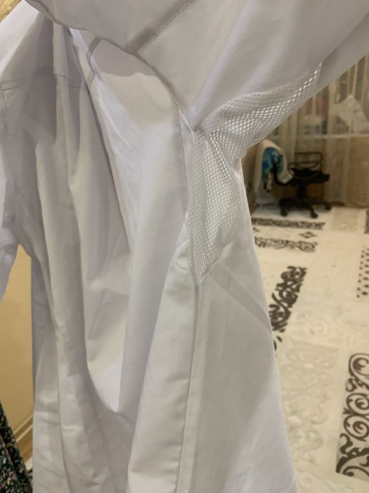 Продам белые халаты