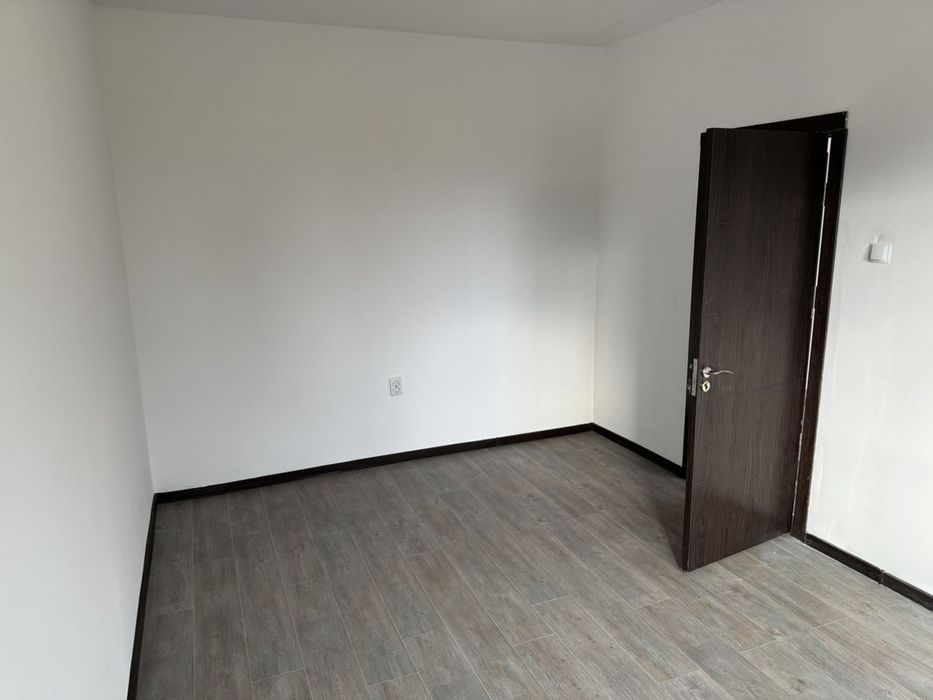 Продава се Тристаен апартамент в София, Толстой - 61 кв.м за 1800 €/кв.м - Снимка #3