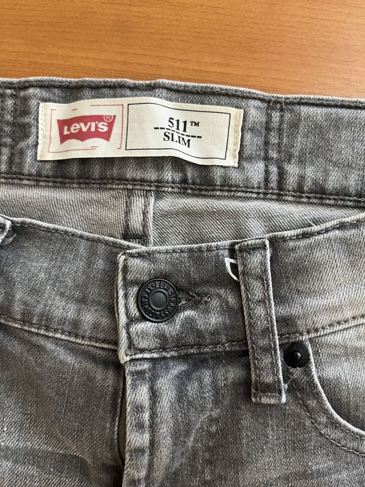 Blugi scurți Levis model 511