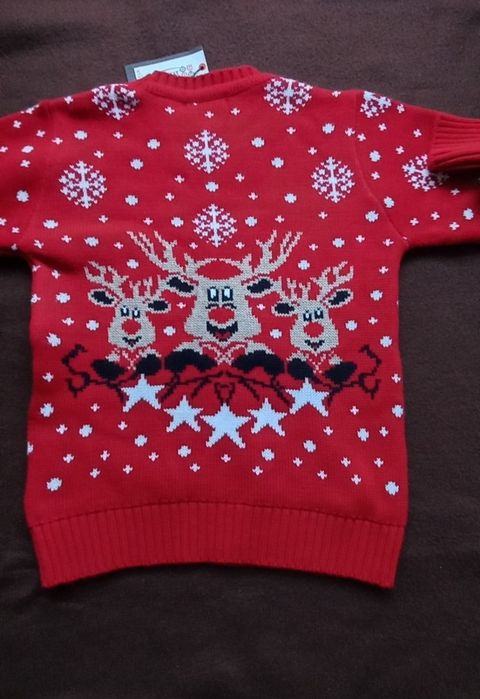 Нов коледен пуловер