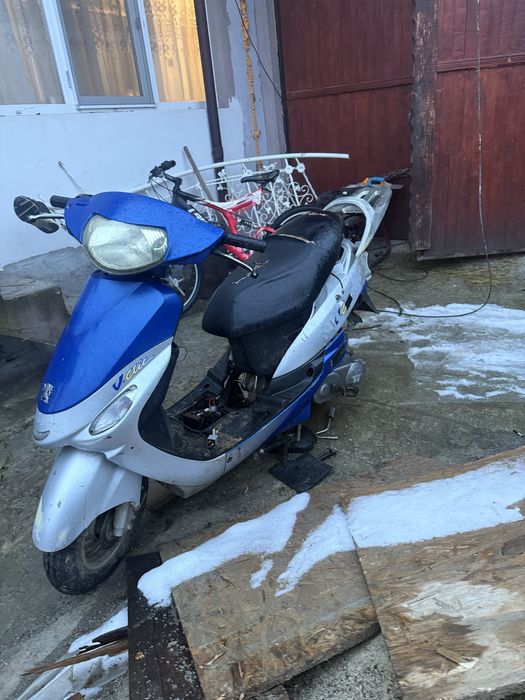 De vânzare  defect sau schimb cu motor de cross 125