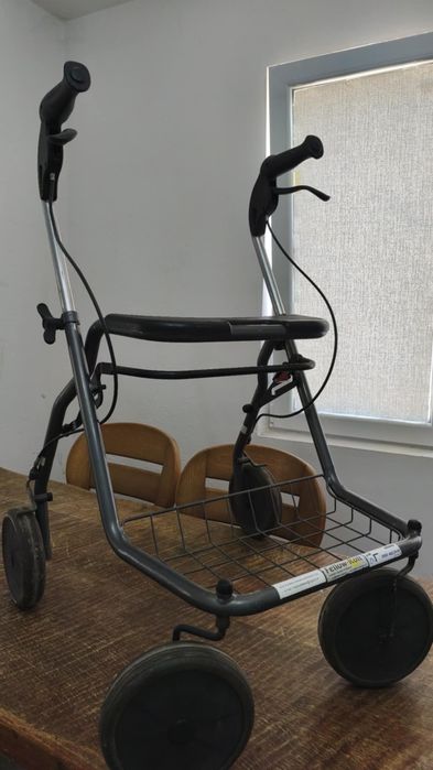 Проходилка-ролатор