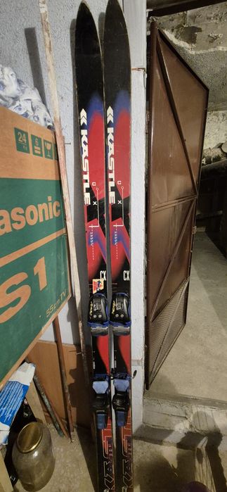 Schiuri de tura Volkl  în stare foarte buna