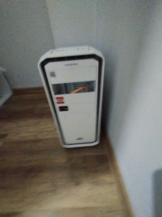 Carcasa PC vine cu cablu sata mounturi pt hdd si clipuri