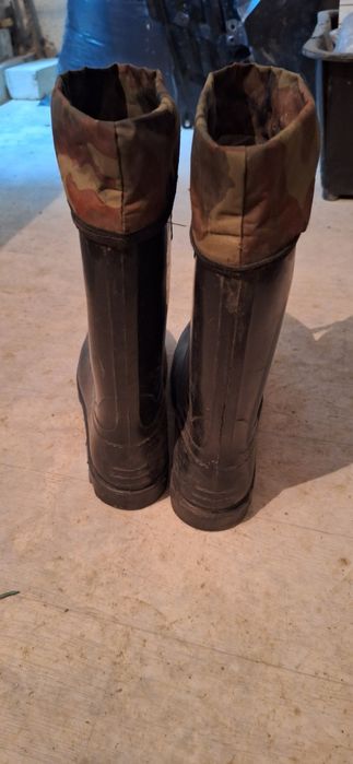 Продам резиновые сапоги