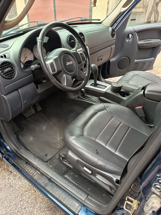 Jeep Cherokee 2003 година