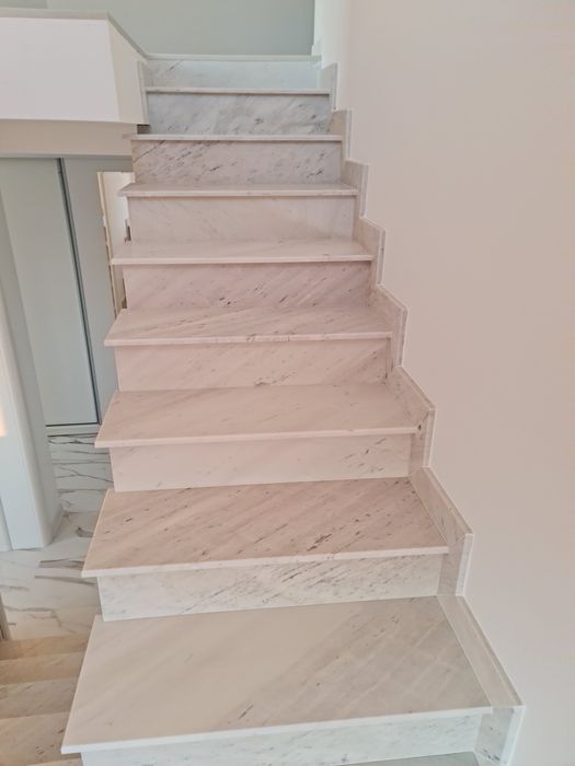 Vand casa cu etaj ocupabila imediat