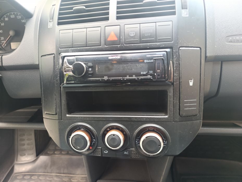 Volkswagen Polo 1.2 benzina, 2003, aer conditinat, faruri automate cu follow me home