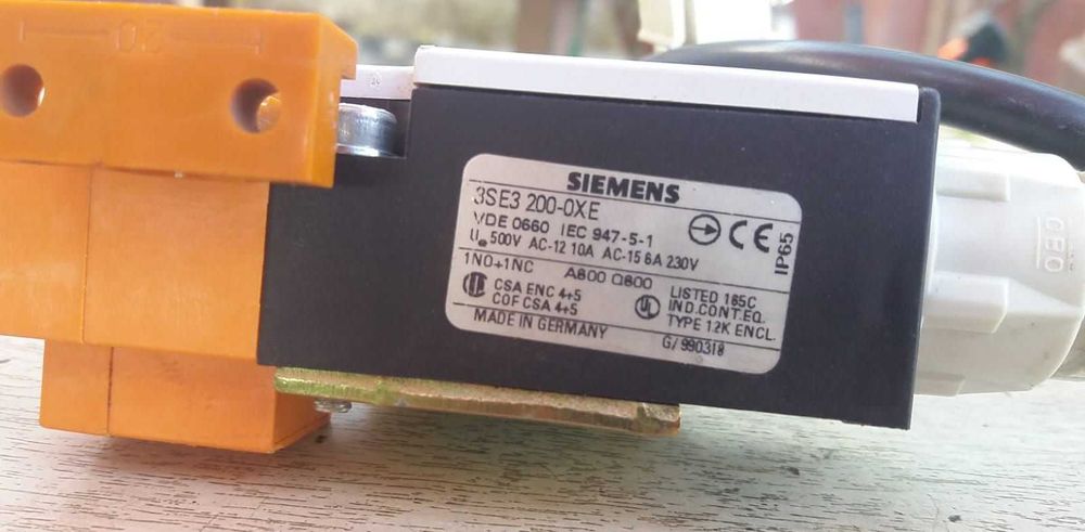 Siemens 3SE3 200-0XE Position Switch