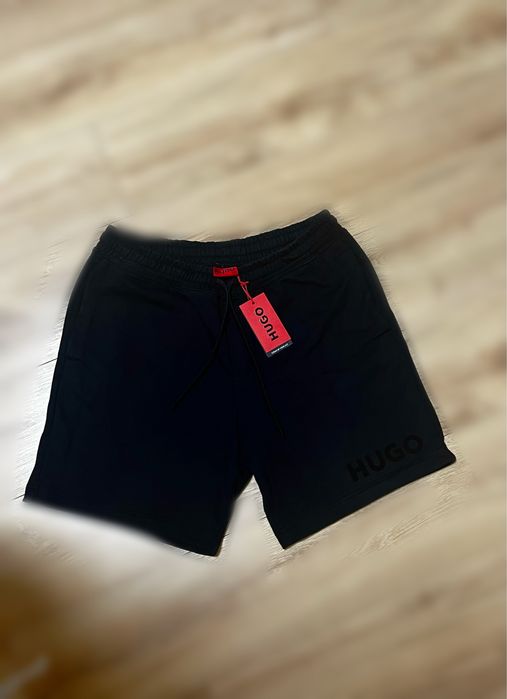 Къси панталони HUGO 50535260 Черен Relaxed Fit