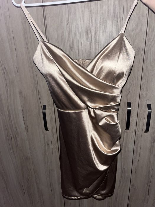 Не носена официална рокля