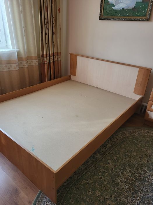 Продам кровать двухспальную