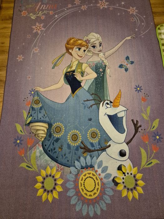 Детски килим и пердета